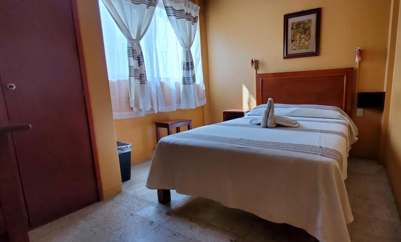 ホテル フロリダ オアハカ Oaxaca エクステリア 写真